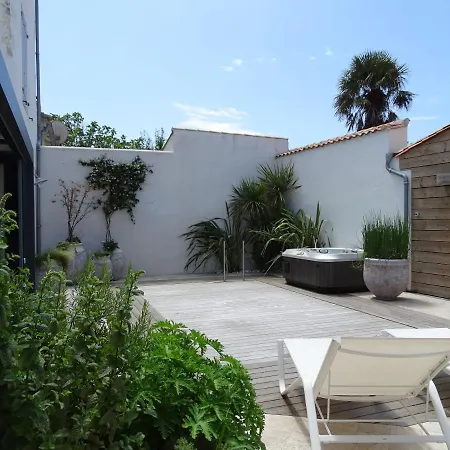 Maison Le Clos Neraud Avec Piscine Et *